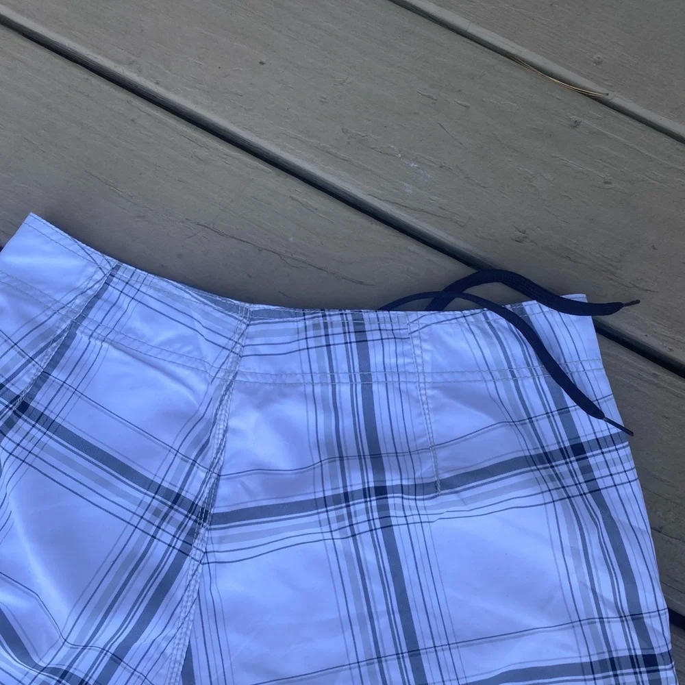 NWT Old Navy - Mens surf/board shorts (white & gray plaid) & mesh underwear, S